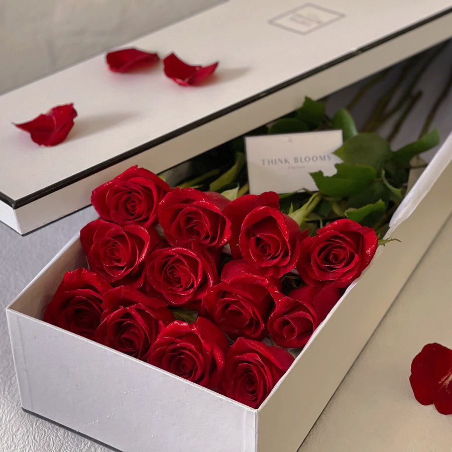 One dozen rose box